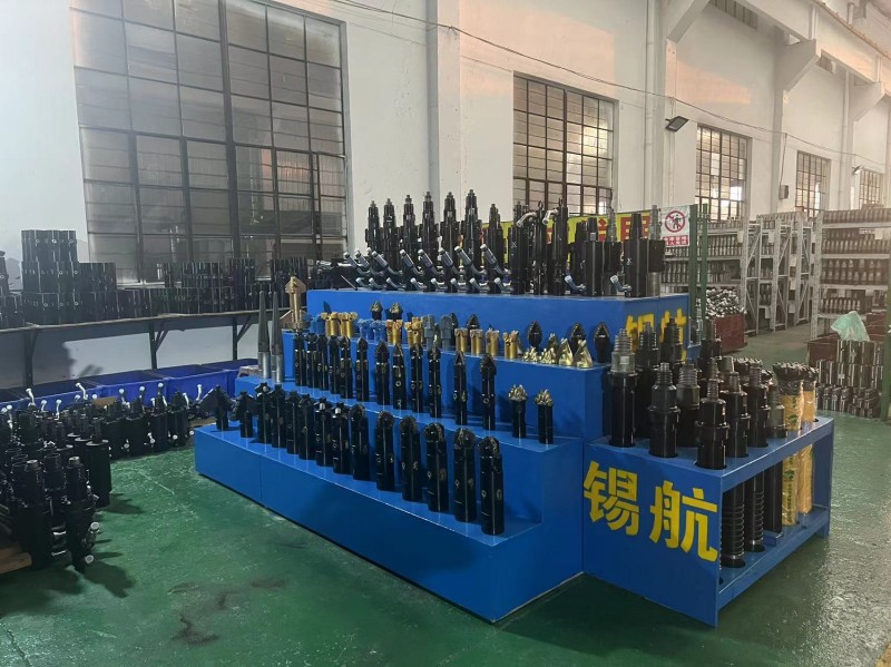 錨固鉆機的鉆孔角度精確控制是依靠哪些部件實現(xiàn)的？